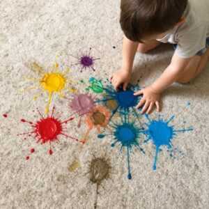 כתמי צבע על שטיח